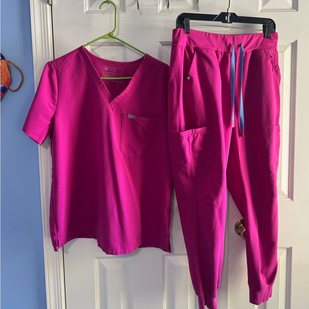 Figs fuchia  magenta scrub set